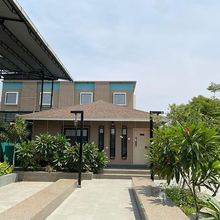The Pavilion Park Resort Malegaon Exterior photo