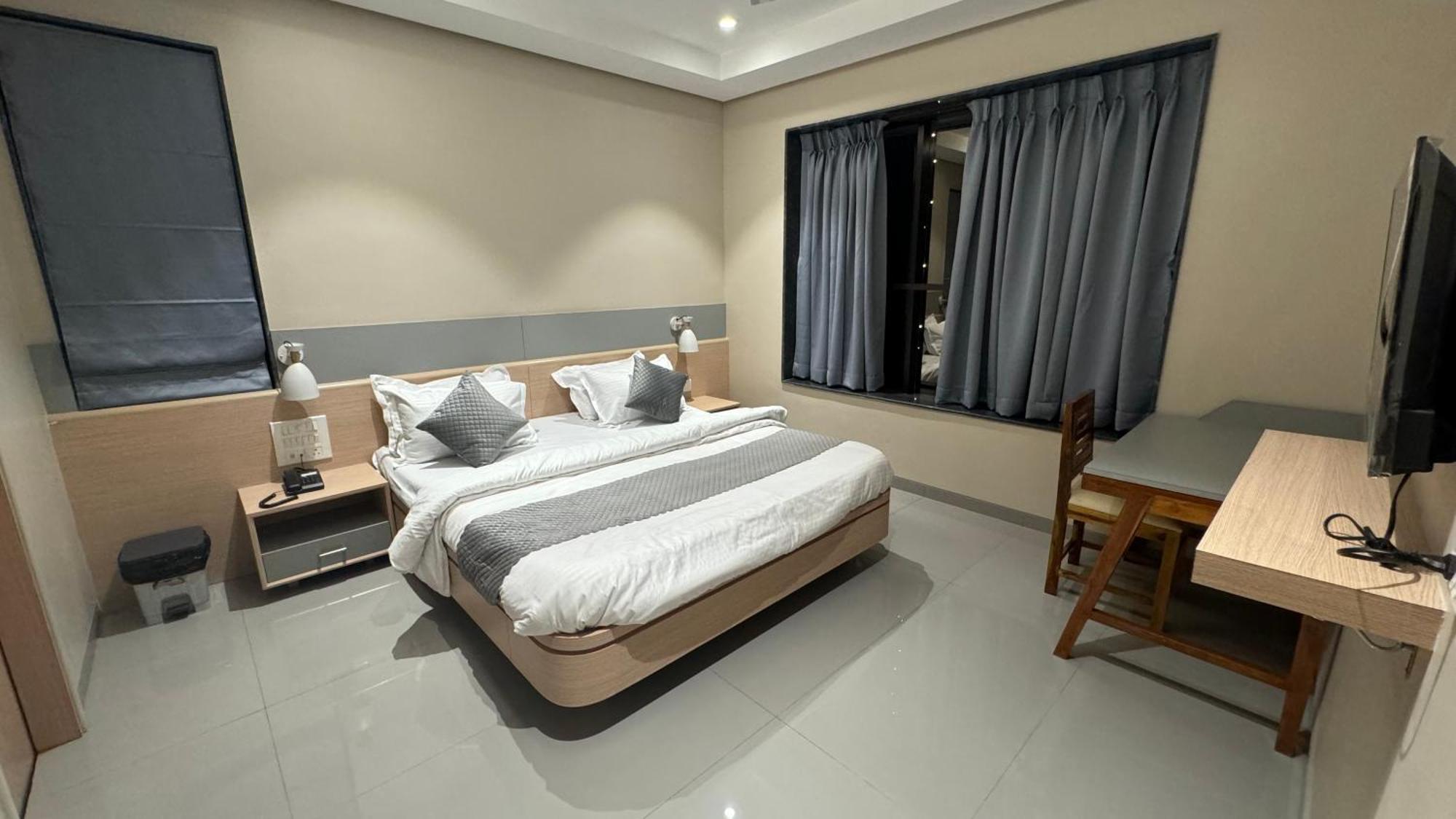 The Pavilion Park Resort Malegaon Exterior photo