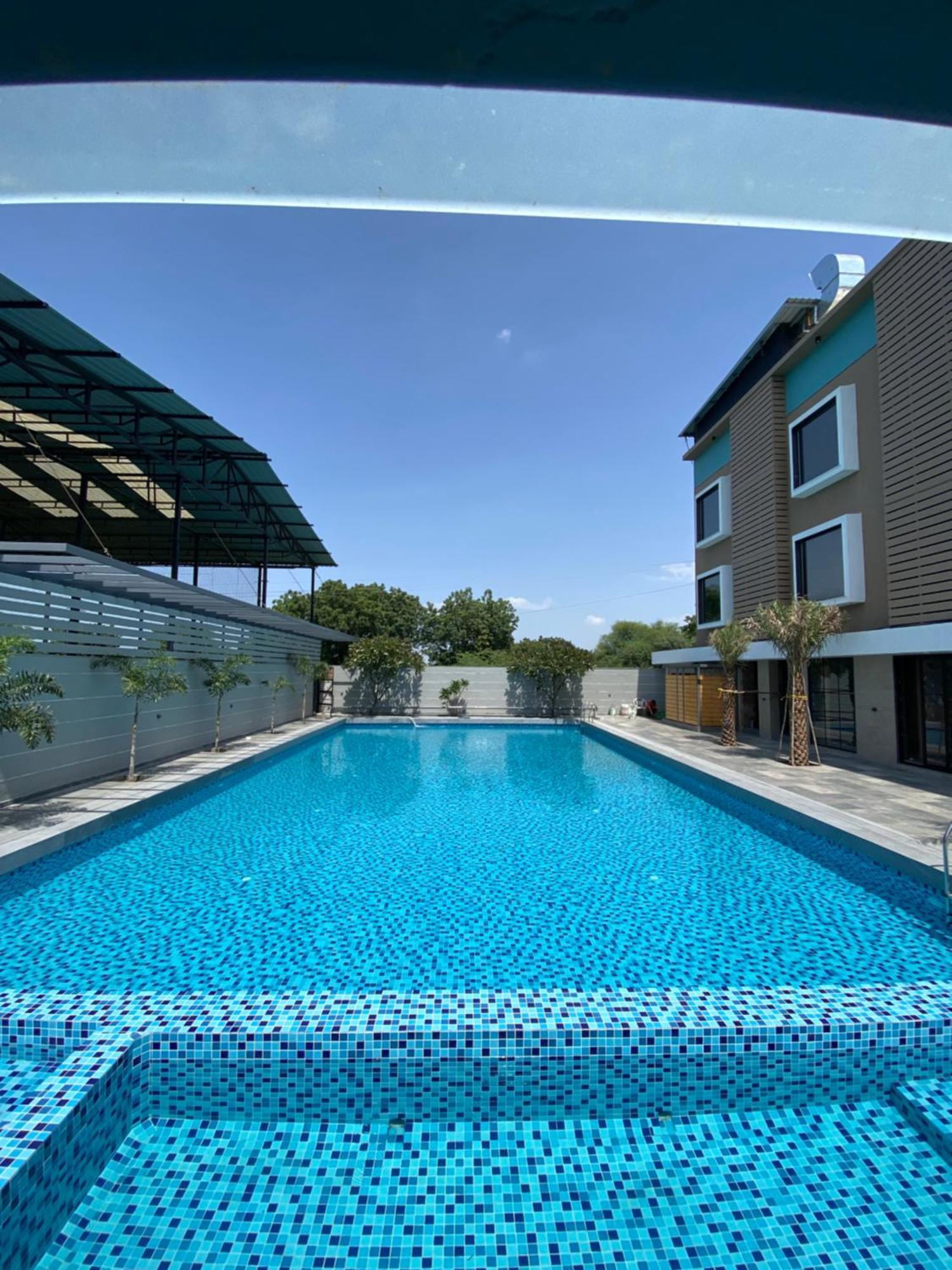 The Pavilion Park Resort Malegaon Exterior photo